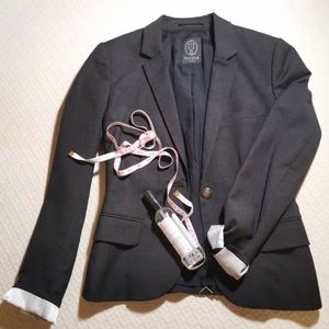 Aritzia size  2  blazer